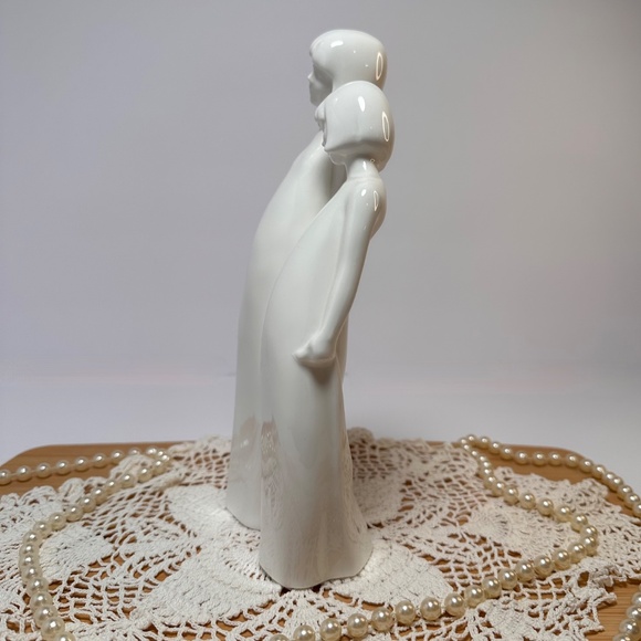 Royal Doulton “Sisters” Figurine | Images Collection | 1983 - Picture 3 of 5